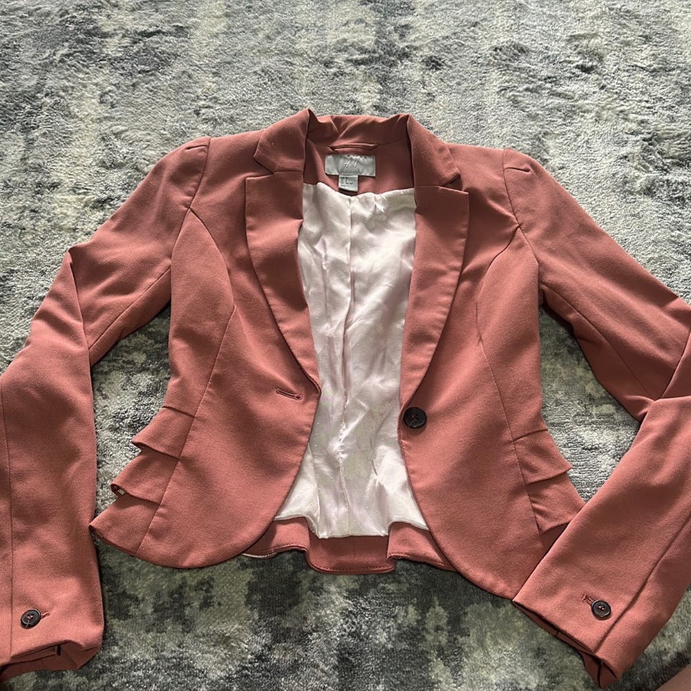 ‼️CLOSET CLEARANCE‼️ H&M ruffled blazer